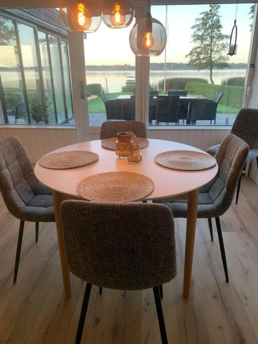 Huset Ved Soen Taet Pa Herning Og Mch Og Boxen 90 M2 Sunds エクステリア 写真